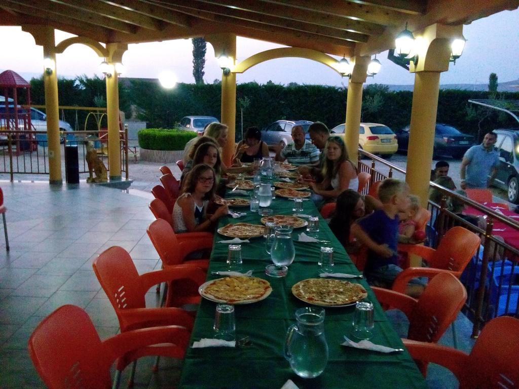 Hotel Restaurant Globi Velipojë Eksteriør billede